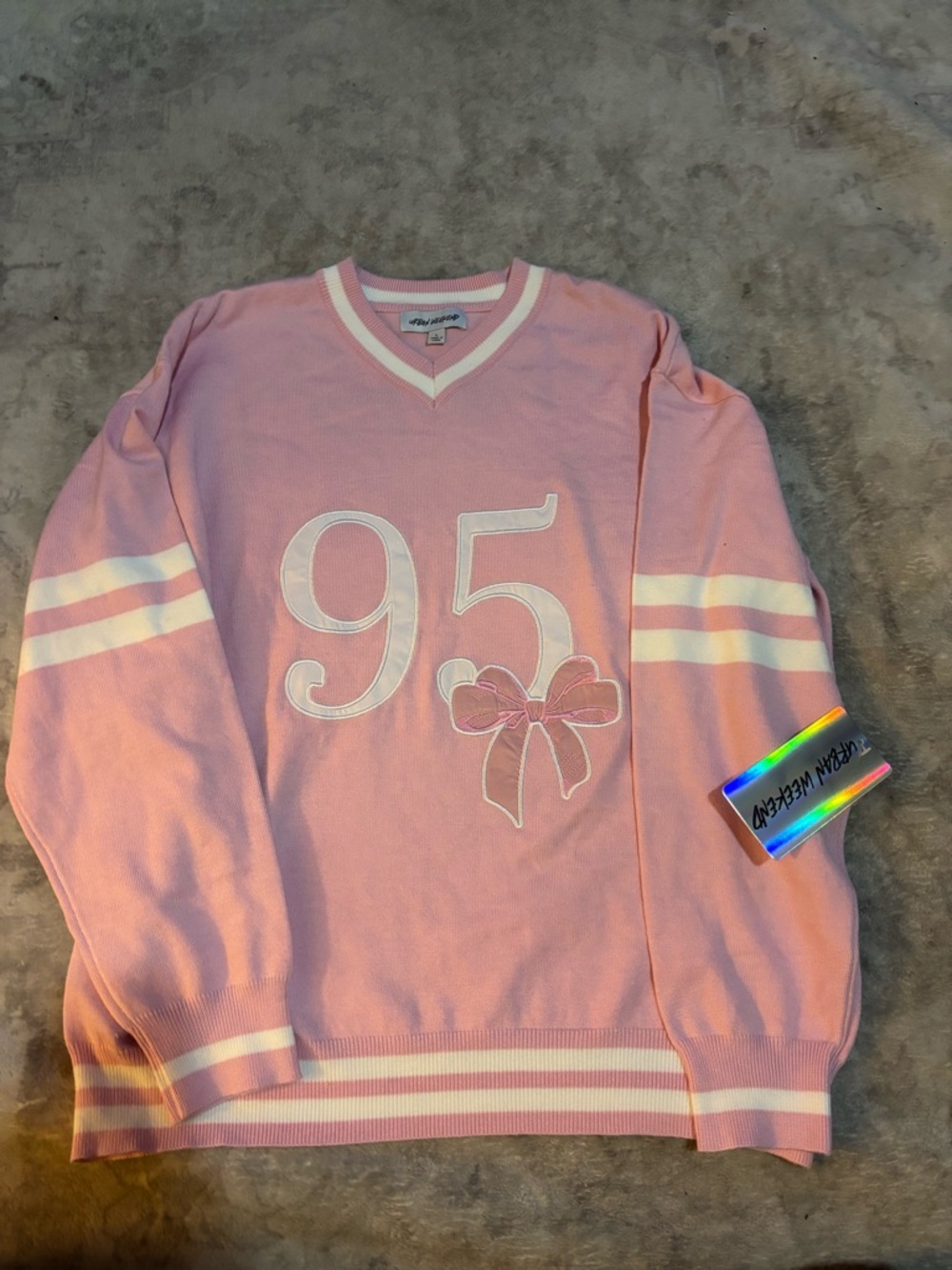 Women's Pink V-Neck Graphic Sweater with '95' and Bow